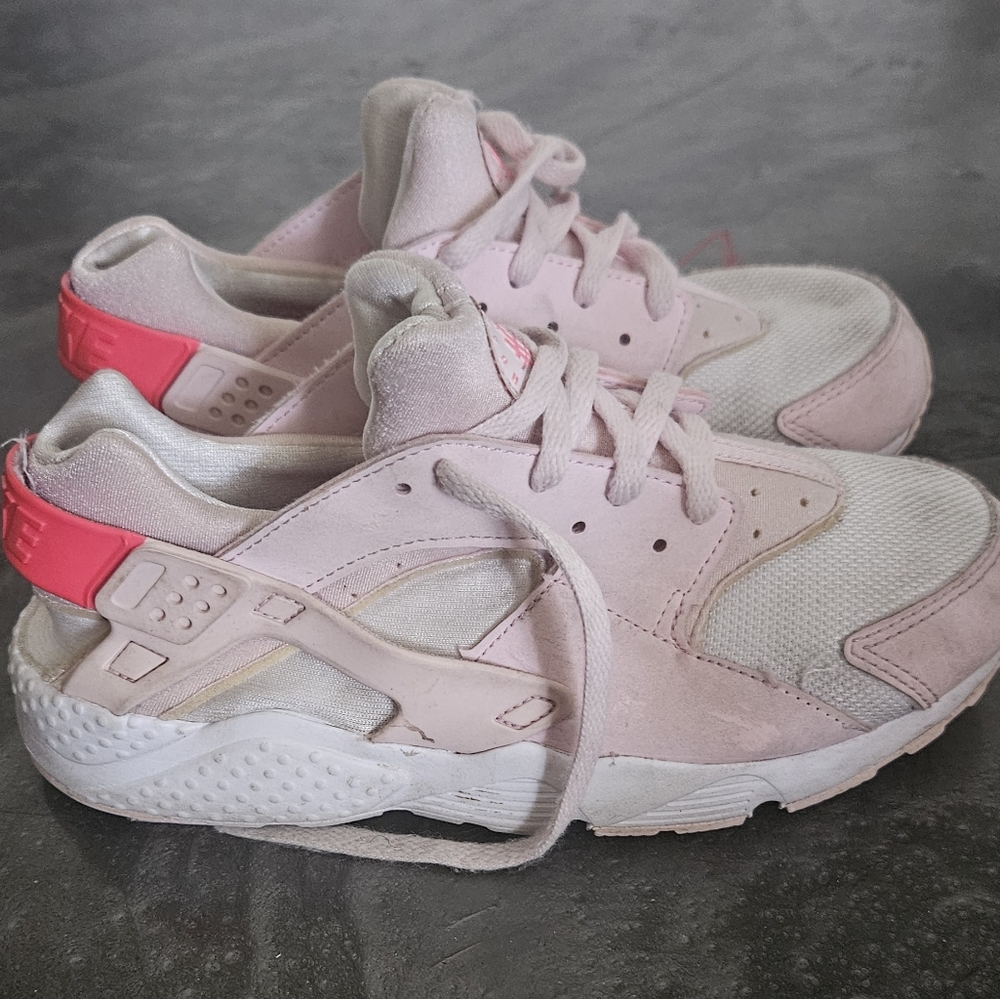 Nike Kids Sneakers in Pink and White